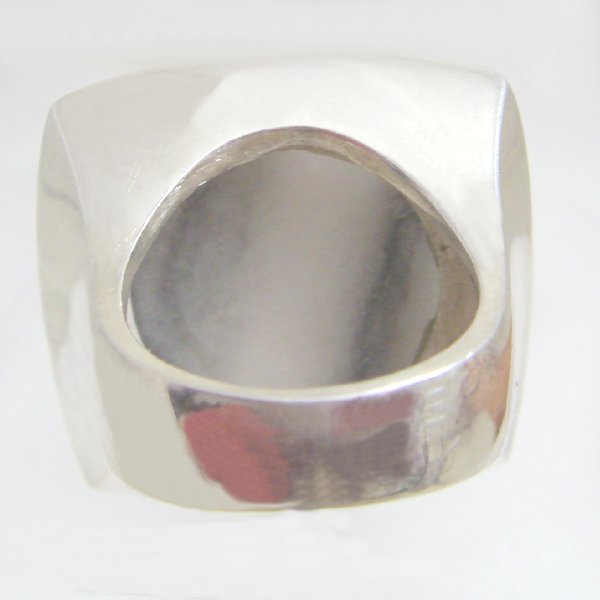 (r1090)Silver ring with bombe stone.